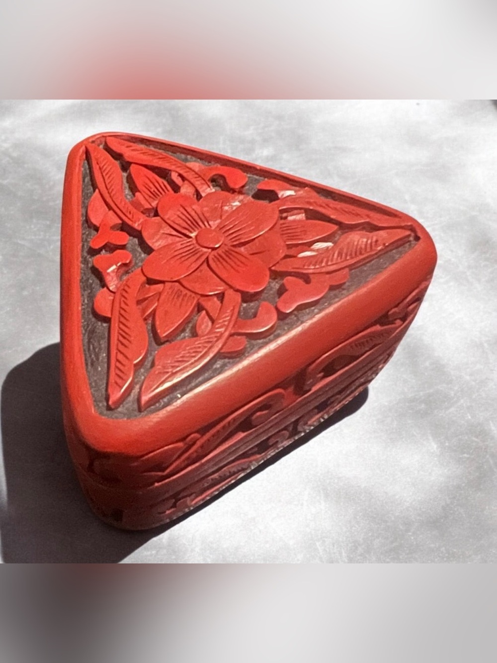Qing Dynasty 19th Century Chinese carved cinnabar lacquerware trinket box.
